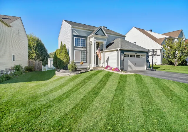 Photo 2 of Single family home for sale at 480 Knoll Crst Dr, Bartlett, IL 60103 | MLS# 12790189 | Listing updated on 2026-10-29
