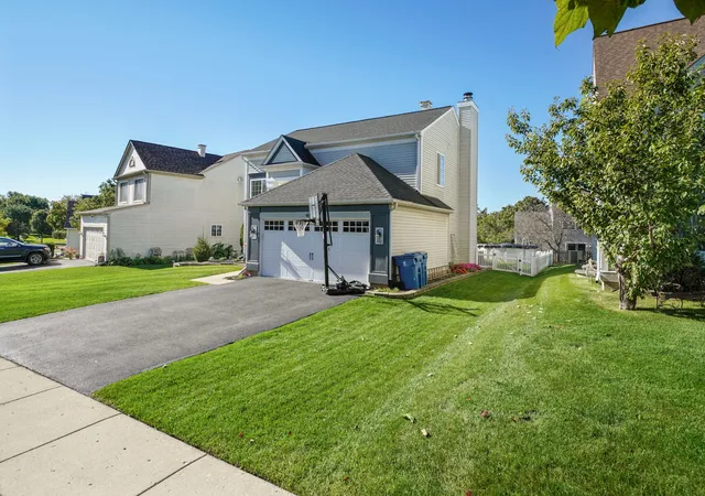 Photo 3 of Single family home for sale at 480 Knoll Crst Dr, Bartlett, IL 60103 | MLS# 12790189 | Listing updated on 2026-10-29