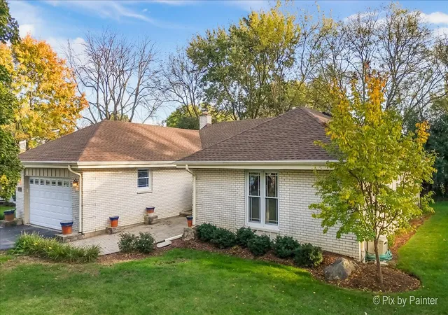 Photo 2 of Single family home for sale at 994 Commonwealth Ct, Barrington, IL 60010 | MLS# 12790195 | Listing updated on 2026-10-21