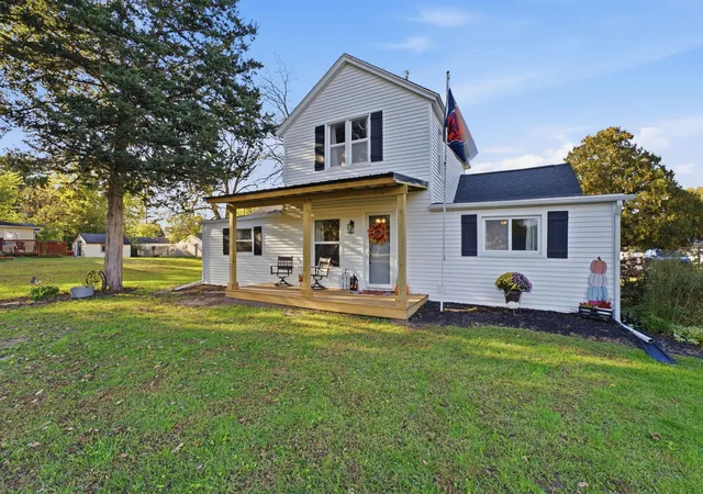 Photo 2 of Single family home for sale at 1503 1st Ave A, Rapids City, IL 61278 | MLS# 12790199 | Listing updated on 2026-10-21