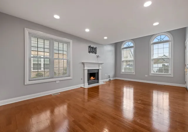 Listing Photo 1 - Condo for sale in building located at 43 Foxcroft Rd, Naperville, IL 60565 - Unit #119