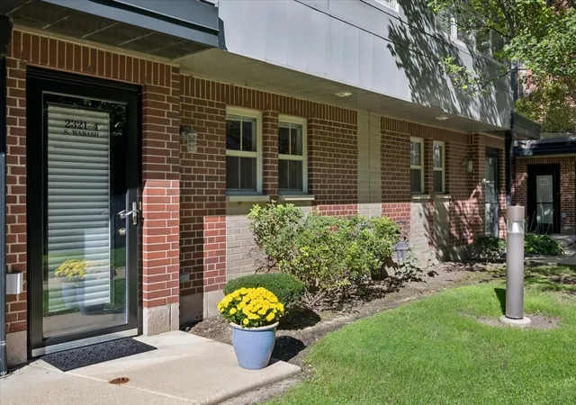 Photo 3 of Townhouse for sale at 2321 S Wabash Ave #4, Chicago, IL 60616 | MLS# 12790226 | Listing updated on 2026-10-22