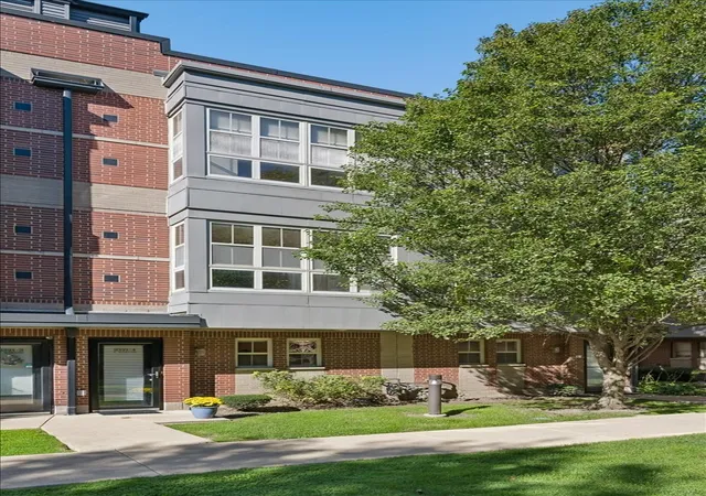 Photo 4 of Townhouse for sale at 2321 S Wabash Ave #4, Chicago, IL 60616 | MLS# 12790226 | Listing updated on 2026-10-22