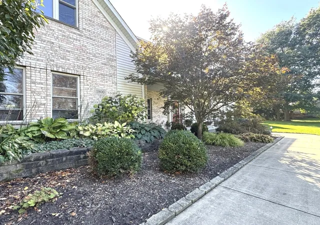 Photo 2 of Single family home for sale at 1800 Blf S Turn, Kankakee, IL 60901 | MLS# 12790241 | Listing updated on 2026-10-27