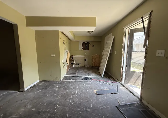Photo 4 of Single family home for sale at 14737 Ellis Ave, Dolton, IL 60419 | MLS# 12790246 | Listing updated on 2026-10-22