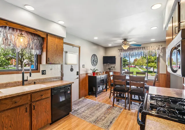Photo 3 of Single family home for sale at 4245 W Termunde Dr, Alsip, IL 60803 | MLS# 12790250 | Listing updated on 2026-10-22