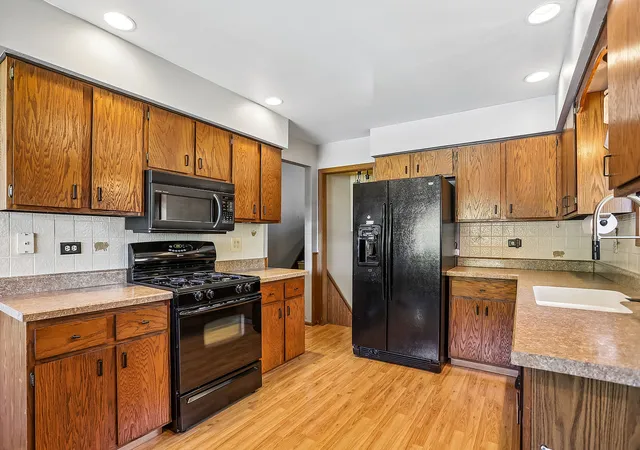 Photo 3 of Single family home for sale at 4245 W Termunde Dr, Alsip, IL 60803 | MLS# 12790250 | Listing updated on 2026-10-22