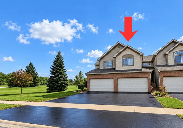 Townhouse for sale at 957 Asbury Dr, Aurora, IL 60502 | MLS# 12790261