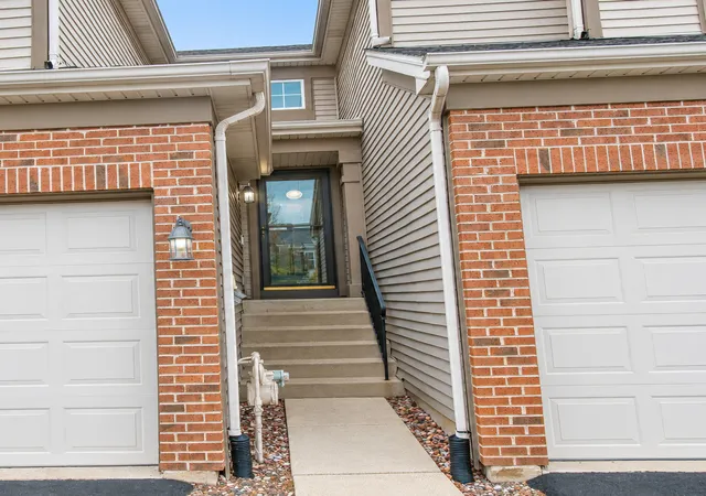 Photo 2 of Townhouse for sale at 957 Asbury Dr, Aurora, IL 60502 | MLS# 12790261 | Listing updated on 2026-10-30