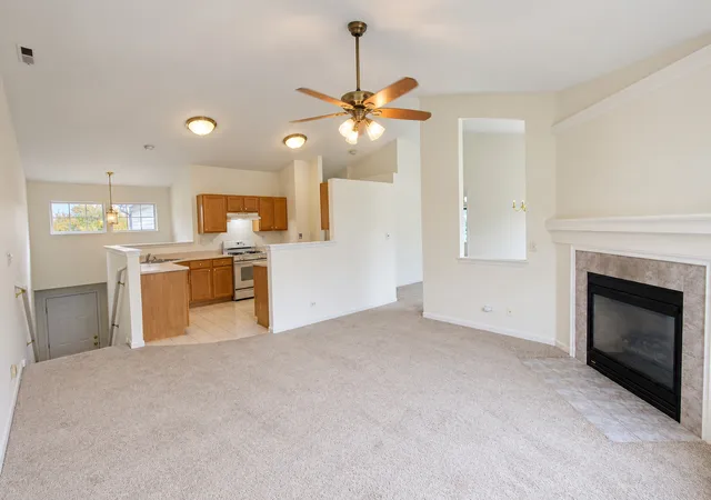 Photo 4 of Townhouse for sale at 957 Asbury Dr, Aurora, IL 60502 | MLS# 12790261 | Listing updated on 2026-10-30