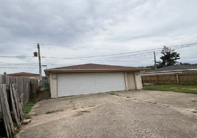 Photo 3 of Single family home for sale at 539 Escanaba Ave, Calumet City, IL 60409 | MLS# 12790263 | Listing updated on 2026-10-22