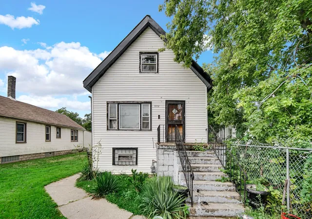 Single family home for sale at 9952 S Vincennes Ave, Chicago, IL 60643 | MLS# 12790271