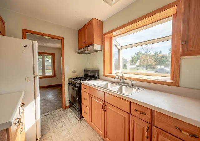 Photo 3 of Single family home for sale at 6742 S 79th Avenue, Bridgeview, IL 60455 | MLS# 12790276 | Listing updated on 2026-10-28