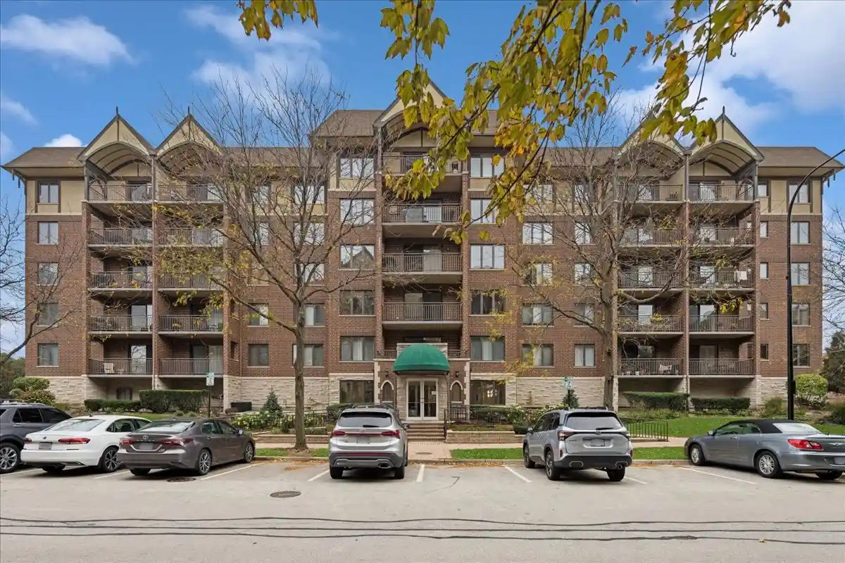 Listing Photo 1 - Condo for sale in 10 S Wille St located at 10 S Wille St, Mount Prospect, IL 60056 - Unit #301