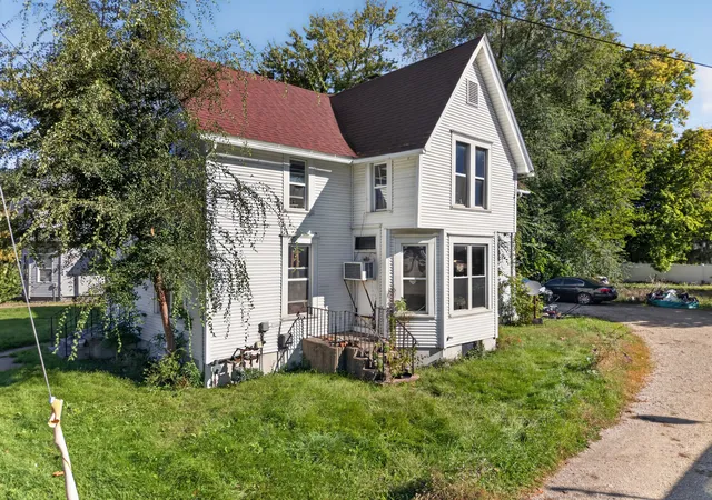 Single family home for sale at 424 State St, Ottawa, IL 61350 | MLS# 12790287