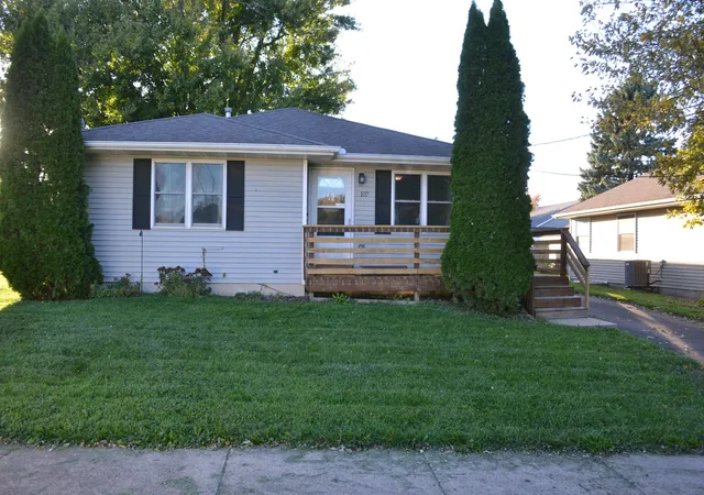 Photo 2 of Sale Pending at 107 S Fremont St, Creston, IL 60113 | MLS# 12790294 | Listing updated on 2026-10-27