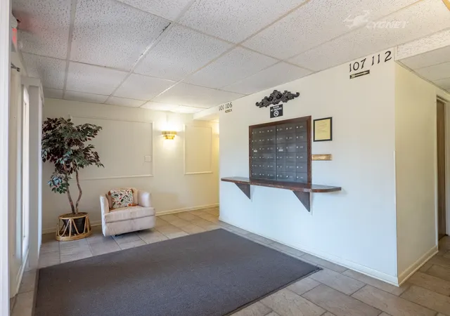 Listing Photo 5 - Condo for sale in building located at 444 Redondo Dr, Downers Grove, IL 60516 - Unit #202