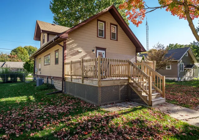 Photo 2 of Single family home for sale at 223 W Marshall St, Belvidere, IL 61008 | MLS# 12790329 | Listing updated on 2026-10-22