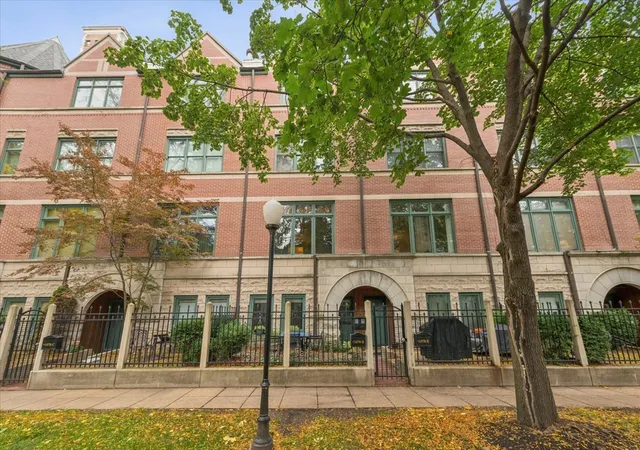 Photo 1 of Townhouse for sale at 1478 S Prairie Ave #D, Chicago, IL 60605 | MLS# 12790338 | Listing updated on 2026-10-23