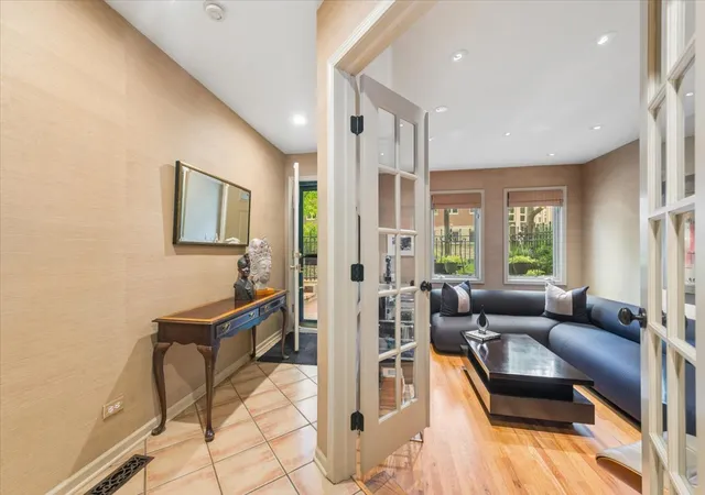 Photo 3 of Townhouse for sale at 1478 S Prairie Ave #D, Chicago, IL 60605 | MLS# 12790338 | Listing updated on 2026-10-23