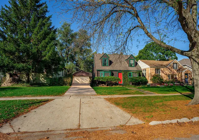 Photo 1 of Single family home for sale at 30 N Wisconsin Ave, Villa Park, IL 60181 | MLS# 12790339 | Listing updated on 2026-10-22