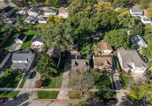 Photo 4 of Single family home for sale at 30 N Wisconsin Ave, Villa Park, IL 60181 | MLS# 12790339 | Listing updated on 2026-10-22