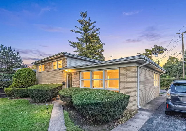 Photo 1 of Single family home for sale at 200 Sunset Dr, Wilmette, IL 60091 | MLS# 12790340 | Listing updated on 2026-10-29