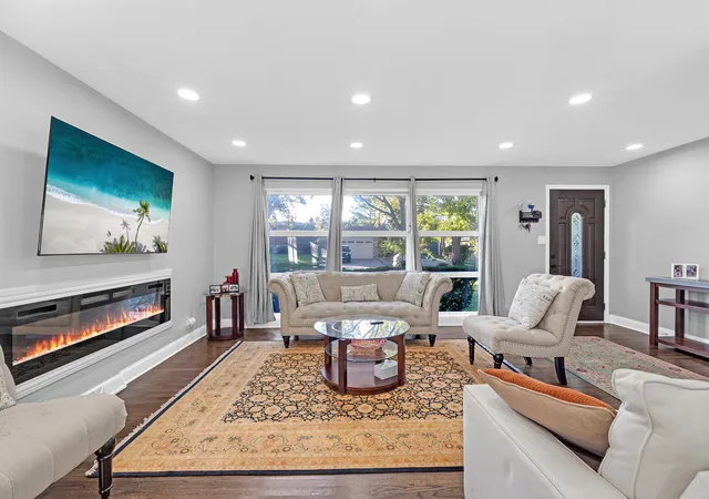 Photo 4 of Single family home for sale at 200 Sunset Dr, Wilmette, IL 60091 | MLS# 12790340 | Listing updated on 2026-10-29