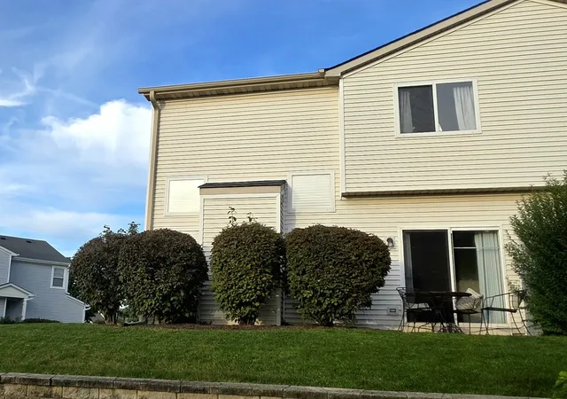 Photo 4 of Townhouse for sale at 2407 Millpond Ct, Plainfield, IL 60586 | MLS# 12790343 | Listing updated on 2026-10-23
