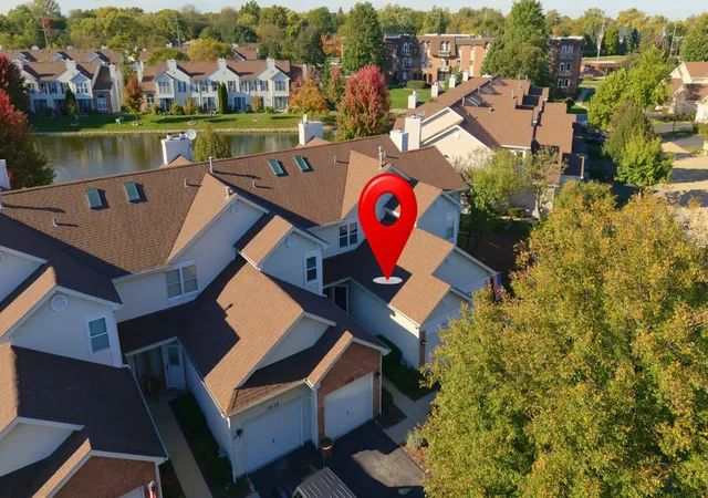 Photo 2 of Townhouse for sale at 7834 Darien Lake Dr, Darien, IL 60561 | MLS# 12790344 | Listing updated on 2026-10-29