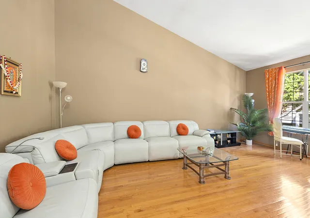 Photo 3 of Townhouse for sale at 9411 Albany Ct, Orland Park, IL 60467 | MLS# 12790350 | Listing updated on 2026-10-22