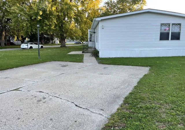 Photo 2 of Manufactured home for sale at 301 Lindenwood Dr, Belvidere, IL 61008 | MLS# 12790362 | Listing updated on 2026-10-29