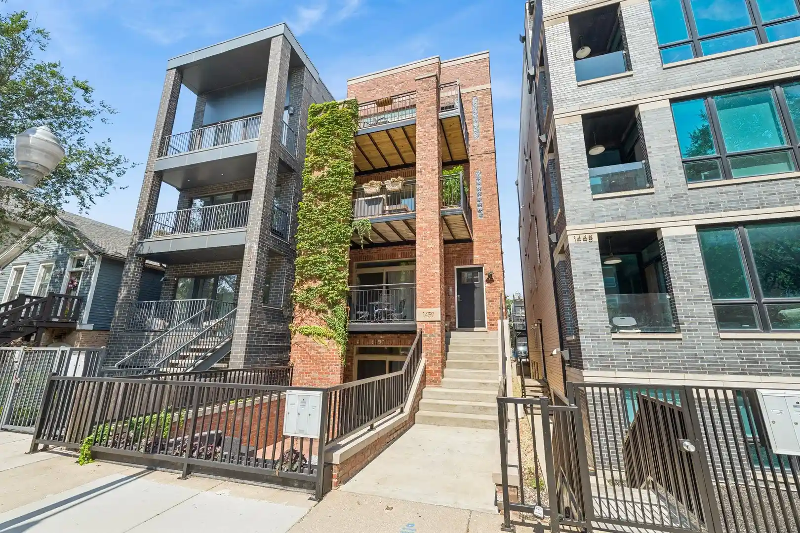 Listing Photo 1 - Condo for sale in 1450 W Chestnut St located at 1450 W Chestnut St, Chicago, IL 60622 - Unit 1450 W Chestnut St