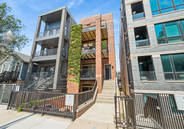 Condo for sale at 1450 W Chestnut St #2, Chicago, IL 60642 | MLS# 12790384
