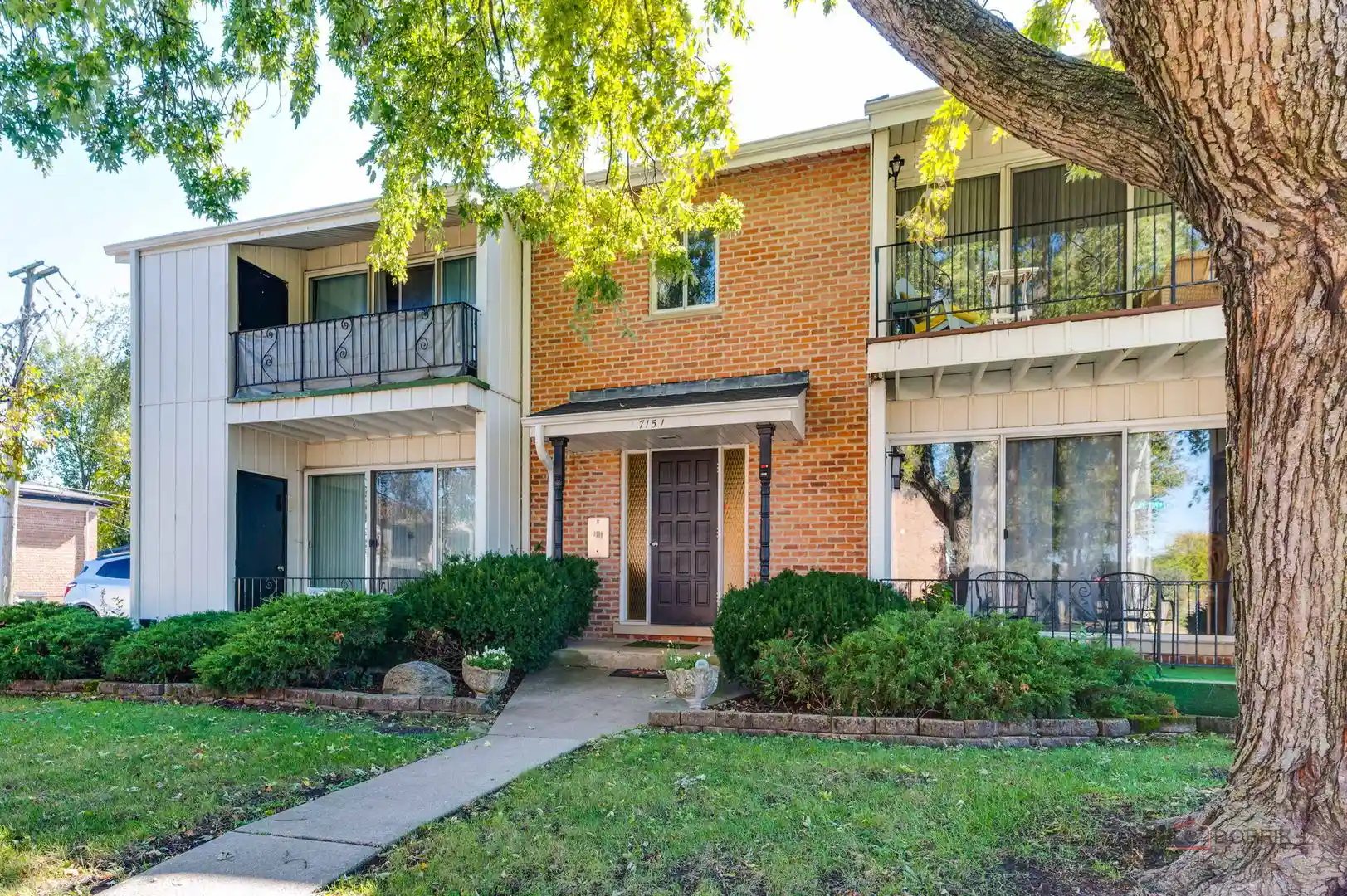Listing Photo 2 - Condo for sale in 7151 177Th Pl located at 7151 177Th Pl, Tinley Park, IL 60477 - Unit 7151 177th Place