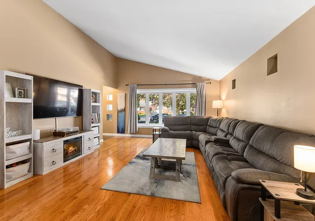 Photo 4 of Single family home for sale at 10715 Lavergne Ave, Oak Lawn, IL 60453 | MLS# 12790400 | Listing updated on 2026-10-23