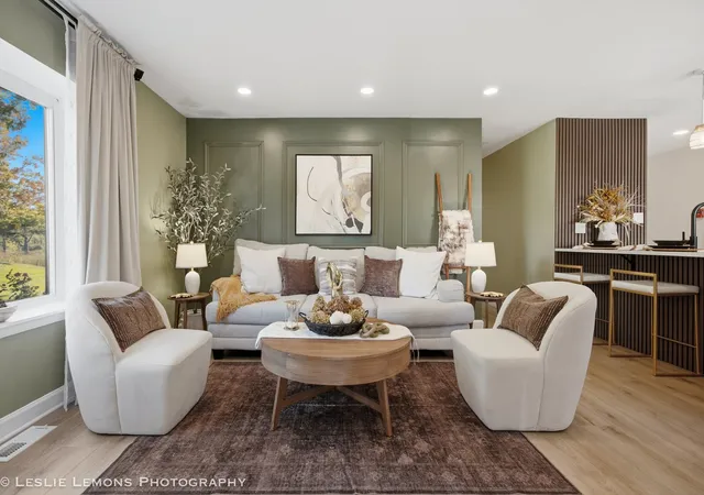 Listing Photo 5 - Condo for sale in building located at 8329 Portsmouth Dr, Darien, IL 60561 - Unit #C