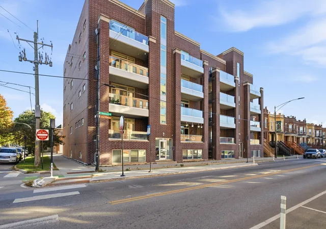 Condo for sale at 2703 W Belmont Ave #4W, Chicago, IL 60618 | MLS# 12790443