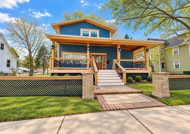 Single family home for sale at 1122 Lincoln St, North Chicago, IL 60064 | MLS# 12790450