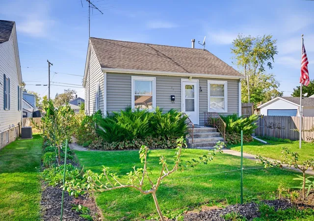 Photo 1 of Single family home for sale at 321 Jessie St, Joliet, IL 60433 | MLS# 12790462 | Listing updated on 2026-10-27