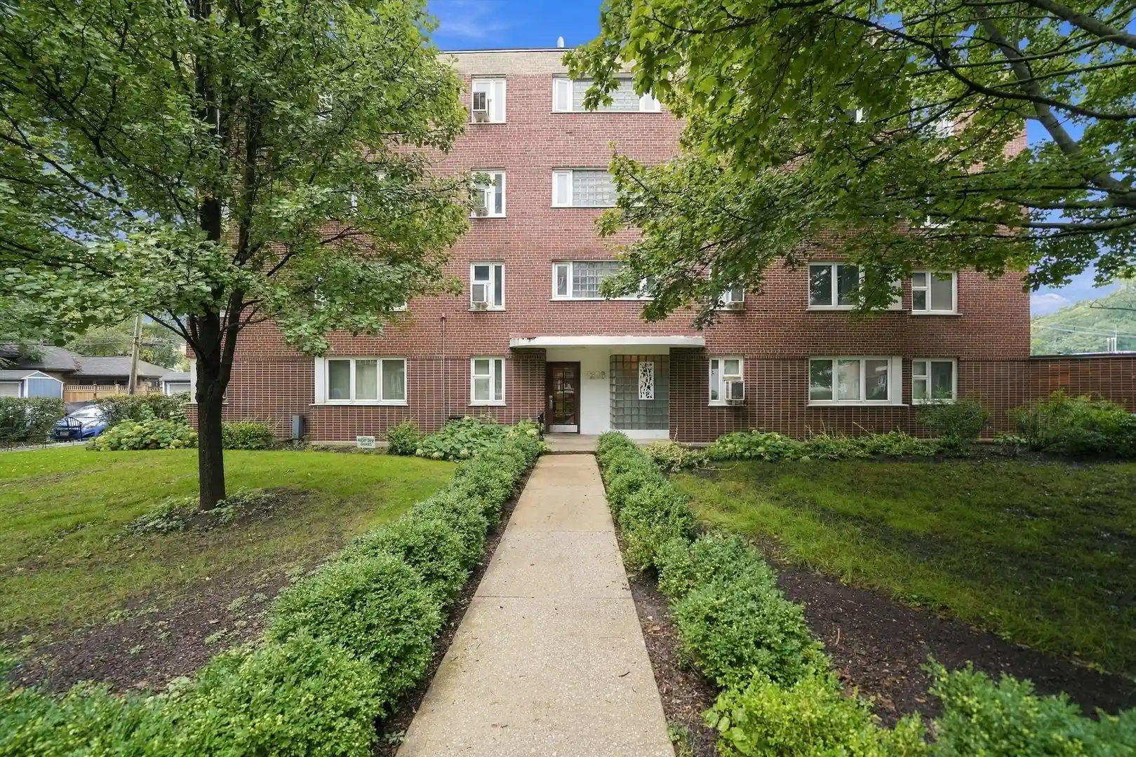 Listing Photo 2 - Condo for sale in 7208 Oak Ave located at 7208 Oak Ave, River Forest, IL 60305 - Unit #1SW