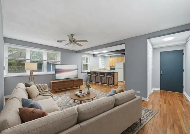 Listing Photo 4 - Condo for sale in building located at 7208 Oak Ave, River Forest, IL 60305 - Unit #1SW