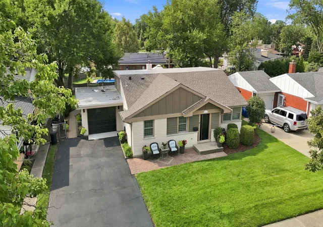 Photo 3 of Single family home for sale at 534 E Park Ave, Elmhurst, IL 60126 | MLS# 12790473 | Listing updated on 2026-10-21