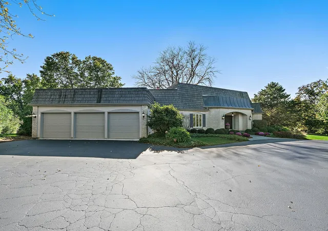 Photo 2 of Single family home for sale at 418 W County Line Rd, Barrington Hills, IL 60010 | MLS# 12790476 | Listing updated on 2026-10-27