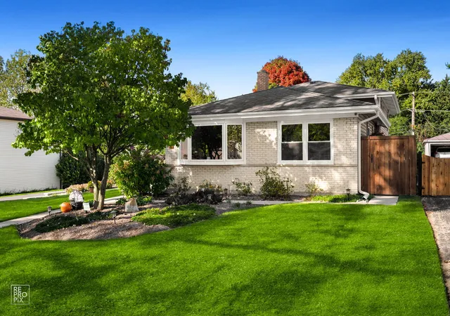 Single family home for sale at 562 Coolidge Ave, Glen Ellyn, IL 60137 | MLS# 12790485