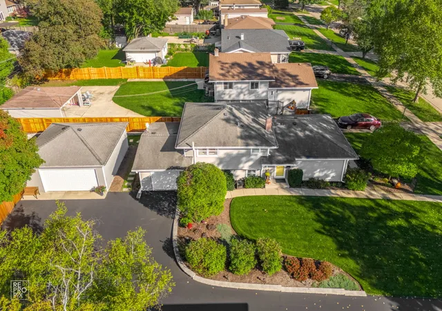 Photo 2 of Single family home for sale at 562 Coolidge Ave, Glen Ellyn, IL 60137 | MLS# 12790485 | Listing updated on 2026-10-23