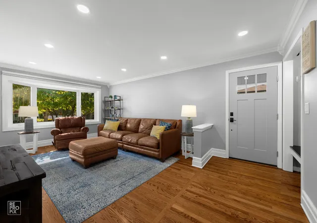 Photo 4 of Single family home for sale at 562 Coolidge Ave, Glen Ellyn, IL 60137 | MLS# 12790485 | Listing updated on 2026-10-23