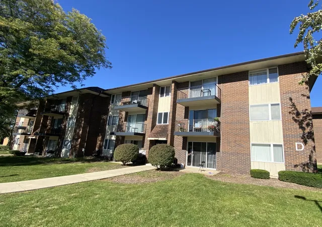 Photo 3 of Condo for sale at 5s100 Pebblewood Ln #D10, Naperville, IL 60563 | MLS# 12790490 | Listing updated on 2026-10-22