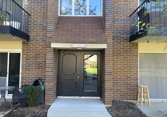 Listing Photo 4 - Condo for sale in building located at 5S100 Pebblewood Ln, Naperville, IL 60563 - Unit #D10
