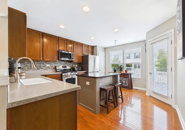 Photo 3 of Condo for sale at 3402 Neubauer Cir, Lindenhurst, IL 60046 | MLS# 12790502 | Listing updated on 2026-10-23